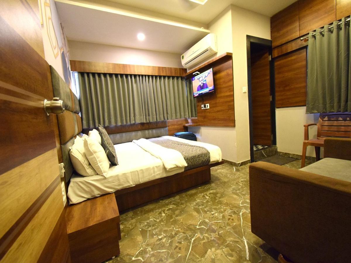 Hotel Lake Palace Ahmedabad Eksteriør billede