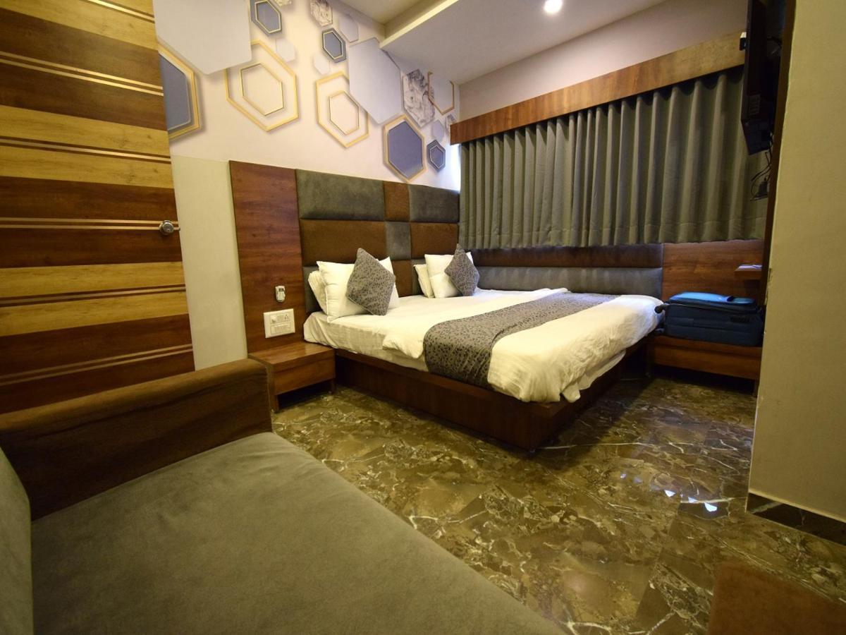 Hotel Lake Palace Ahmedabad Eksteriør billede