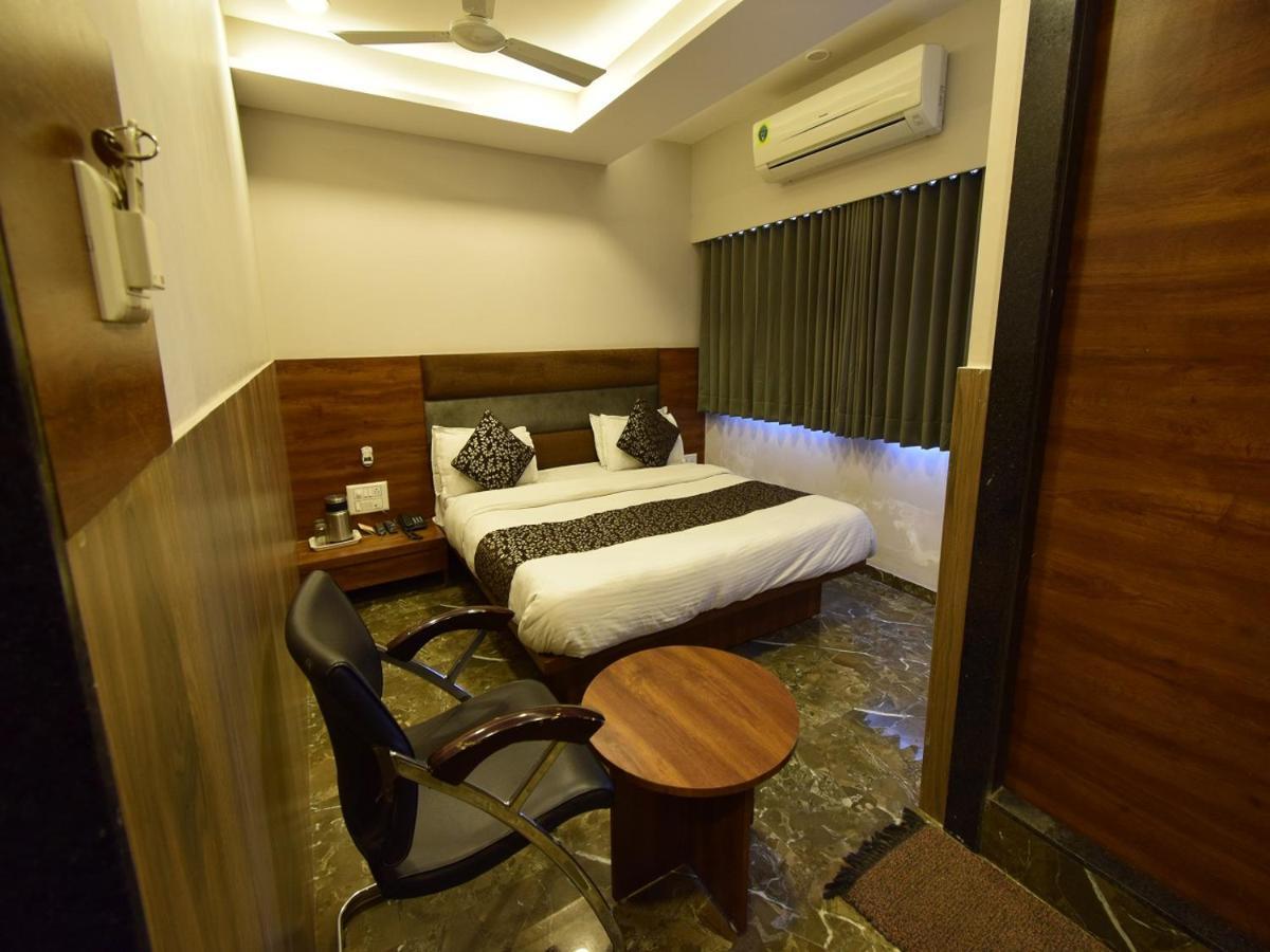 Hotel Lake Palace Ahmedabad Eksteriør billede