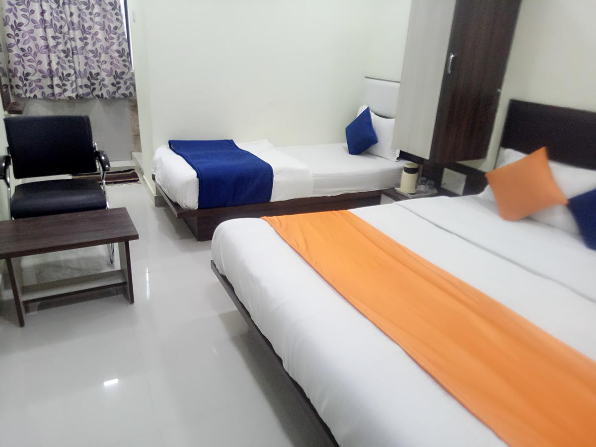 Hotel Lake Palace Ahmedabad Eksteriør billede