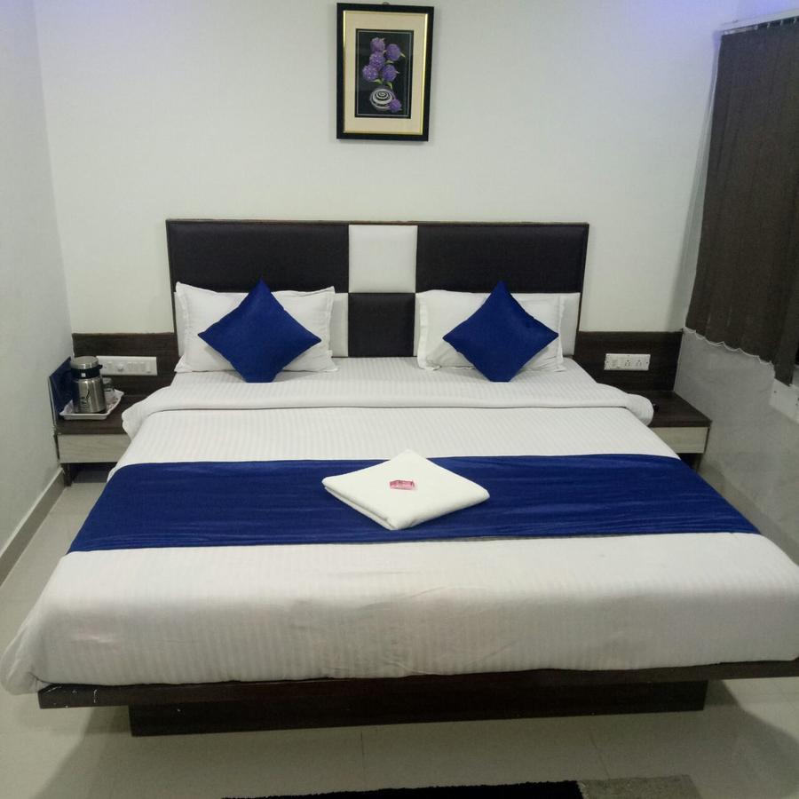 Hotel Lake Palace Ahmedabad Eksteriør billede