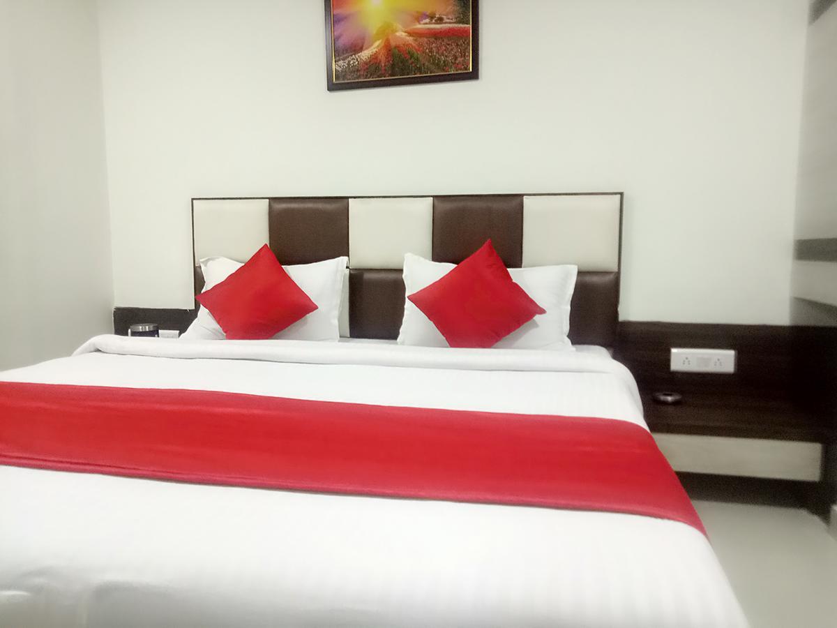 Hotel Lake Palace Ahmedabad Eksteriør billede